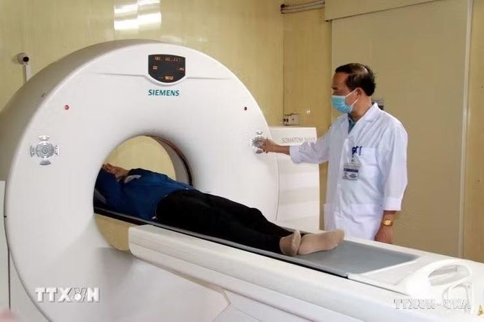 Chụp cắt lớp phổi cho bệnh nhân tại Bệnh viện Phổi Nam Định. (Ảnh: Nguyễn Lành/TTXVN)
