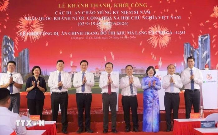 Ủy viên Bộ Chính trị, Bí thư Thành ủy Trần Lưu Quang và các lãnh đạo TP Hồ Chí Minh dự lễ khởi công các công trình chào mừng 81 năm Quốc khánh. (Ảnh: Liên Sơn/TTXVN)