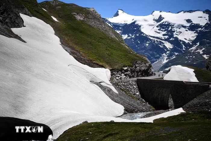 Băng tuyết phủ trên dãy Alps ở Val d'Isere, Pháp. (Ảnh: AFP/TTXVN)