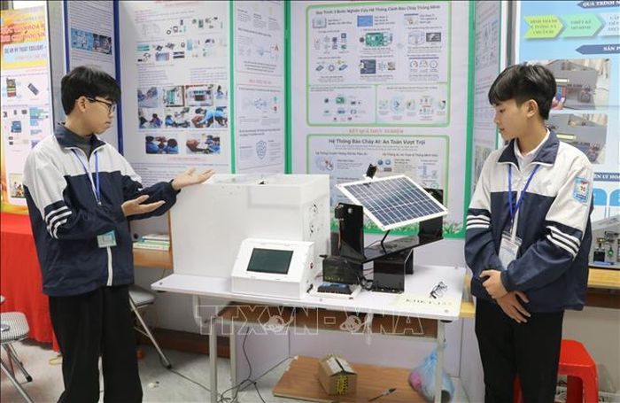 Sản phẩm của học sinh tham gia Cuộc thi Khoa học kỹ thuật cấp tỉnh và Ngày hội STEM dành cho học sinh trung học do Sở Giáo dục và Đào tạo tỉnh Ninh Bình tổ chức từ ngày 6 - 9/1/2026. Ảnh: Thùy Dung/TTXVN