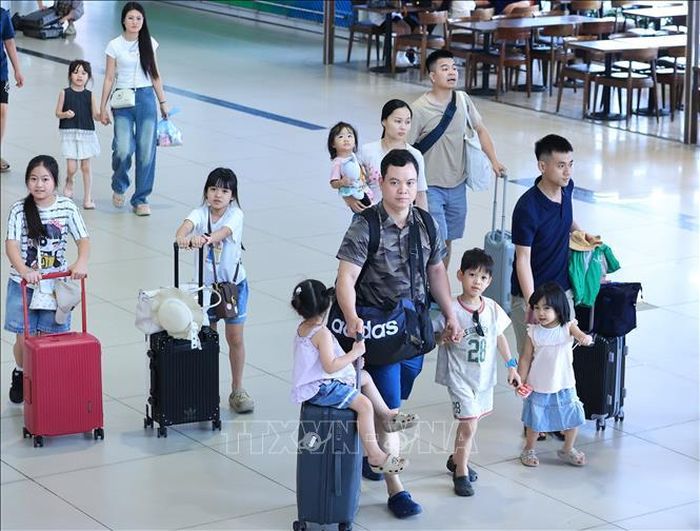 Hành khách tại nhà ga nội địa T1 sân bay quốc tế Nội Bài. Ảnh tư liệu - minh họa: Quốc Khánh/TTXVN