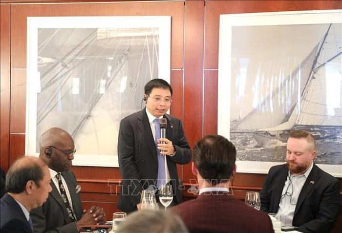 Phó Thủ tướng Chính phủ Nguyễn Văn Thắng phát biểu tại buổi làm việc với nhóm nhà đầu tư tại Washington D.C. ngày 28/8/2026. Ảnh: Ngọc Quang/PV TTXVN tại Mỹ