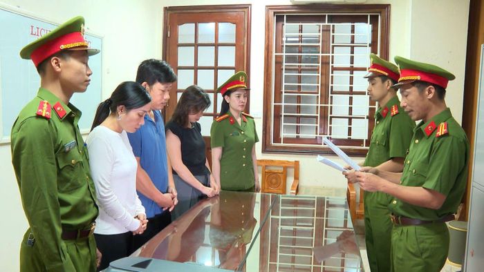 Cơ quan Cảnh sát điều tra Công an tỉnh Thanh Hóa thi hành Quyết định khởi tố vụ án, khởi tố bị can. Ảnh: Bộ Công an.