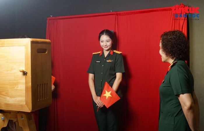 Người trẻ “chạm” vào lịch sử qua những hoạt động trải nghiệm trực tiếp tại bảo tàng.