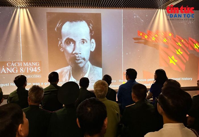 Chương trình “Hành trình theo Ánh sao vàng” mang đến cách tiếp cận sinh động về Cách mạng Tháng Tám và Quốc khánh 2/9 thông qua trưng bày, tư liệu lịch sử và công nghệ tương tác.