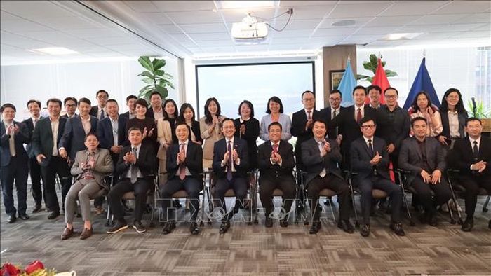 Các thành viên Phái đoàn Việt Nam tại Liên hợp quốc và các cơ quan đại diện Việt Nam tại New York. Ảnh: Ảnh: Trường Giang/TTXVN