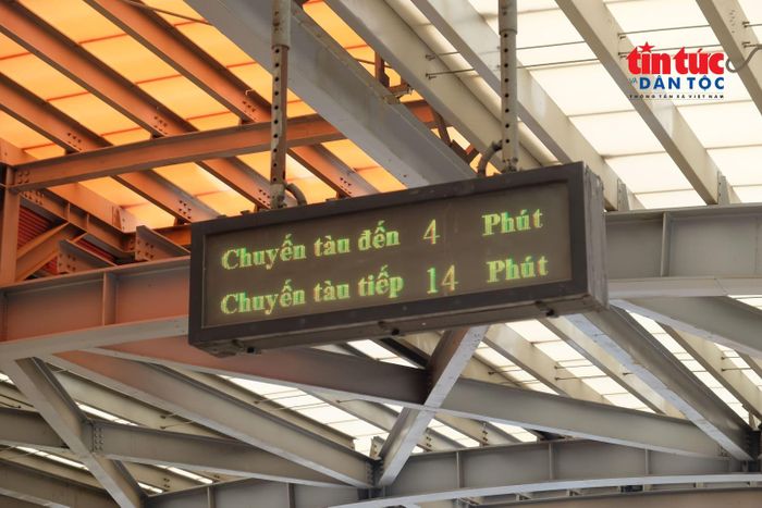 Với tần suất 10 phút một chuyến, mỗi tuyến đường sắt đô thị dự kiến chạy 200 lượt tàu trong một ngày, giúp người dân có thể thuận tiện di chuyển mà không cần đợi lâu.