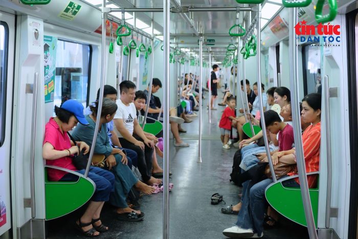 Hai tuyến đường sắt đô thị gồm Tuyến số 2A Cát Linh - Hà Đông và Tuyến số 3.1 đoạn Nhổn - ga Hà Nội (đoạn trên cao) cũng mở cửa đón khách miễn phí.