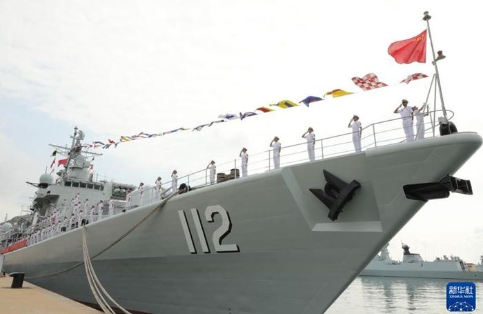 Lễ ngừng hoạt động của tàu khu trục tên lửa dẫn đường Type 052 Harbin, số hiệu 112. Ảnh: Tân Hoa Xã