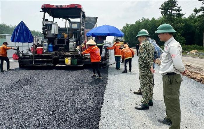 Thảm nhựa tại gói thầu số 2, dự án mở rộng đoạn cao tốc Thành phố Hồ Chí Minh - Long Thành.