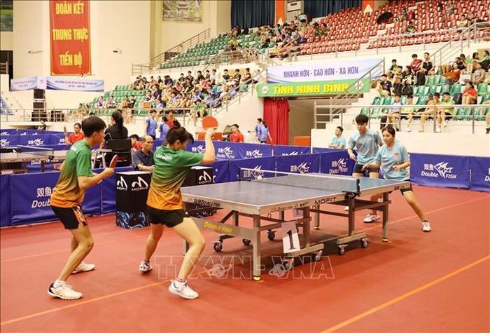 Một trận đấu hay ở nội dung đôi nam - nữ sau lễ khai mạc.