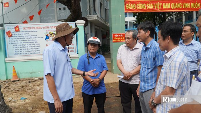 Phó Chủ tịch UBND tỉnh nhấn mạnh, quá trình thi công phải bảo đảm an toàn giao thông, an toàn lao động, hạn chế thấp nhất ảnh hưởng đến việc đi lại, sinh hoạt và hoạt động kinh doanh của người dân dọc tuyến. Đối với những vị trí đã có mặt bằng, ông Nguyễn Minh yêu cầu nhà thầu phải tổ chức thi công cuốn chiếu, làm đến đâu hoàn thiện đến đó, tránh tình trạng đào mở kéo dài gây mất mỹ quan, ảnh hưởng giao thông và đời sống người dân.