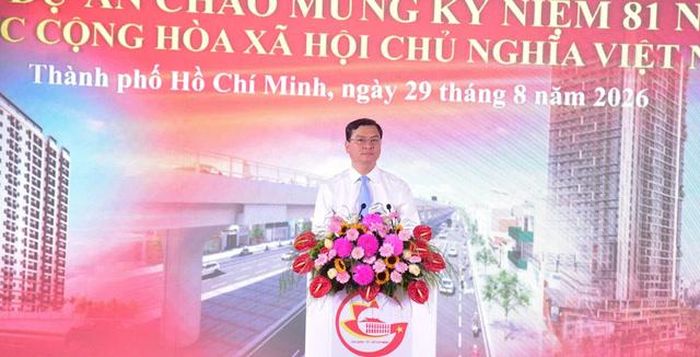 Ông Nguyễn Công Vinh - Phó Chủ tịch UBND Tp.HCM - phát biểu tại lễ khởi công.