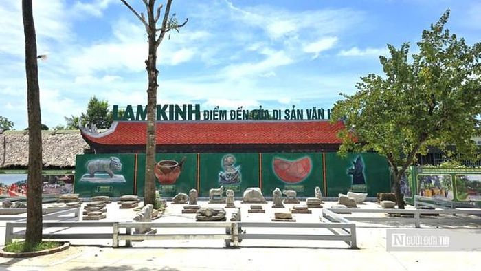 Các mô hình dựng lên tại Lam Kinh phục vụ du khách tham quan.