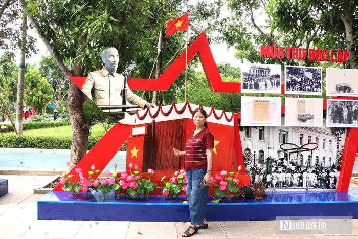 Đỉnh cao của hành trình là mô hình “Mùa Thu Độc lập”, tái hiện thắng lợi của Cách mạng Tháng Tám và sự kiện Chủ tịch Hồ Chí Minh đọc Tuyên ngôn Độc lập tại Quảng trường Ba Đình ngày 2/9/1945, khai sinh nước Việt Nam Dân chủ Cộng hòa. Từ đây, dân tộc Việt Nam bước vào một kỷ nguyên mới – kỷ nguyên độc lập, tự do.
