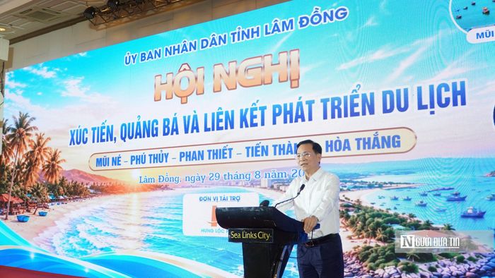 Chủ tịch UBND tỉnh Lâm Đồng Hồ Văn Mười phát biểu tại hội nghị chiều ngày 29/8