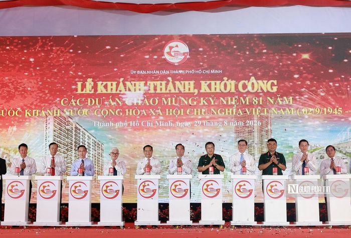 Dự án nâng cấp, mở rộng Quốc lộ 13 đoạn từ nút giao Bình Lợi đến cầu Vĩnh Bình (ranh tỉnh Bình Dương cũ) chính thức "bấm nút" vào sáng nay (29/8). Dự án có chiều dài khoảng 5,9km, được đầu tư theo phương thức BOT với tổng kinh phí hơn 6.276 tỷ đồng và dự kiến thông xe vào cuối năm 2028.