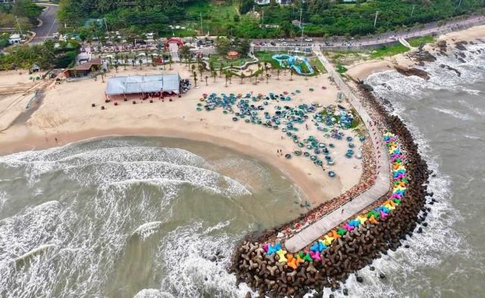 Quang cảnh Bãi đá Ông địa nhìn từ trên cao. Ảnh: D.Tuấn