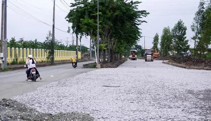 Hạ tầng giao thông trong khu công nghiệp Khánh An đang được tiếp tục đầu tư nâng cấp để tạo điều kiện thuận lợi cho doanh nghiệp sản xuất kinh doanh.