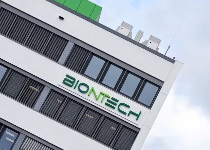 BioNTech dừng một thử nghiệm vaccine mRNA dành cho bệnh nhân ung thư đại trực tràng. Ảnh: Reuters.