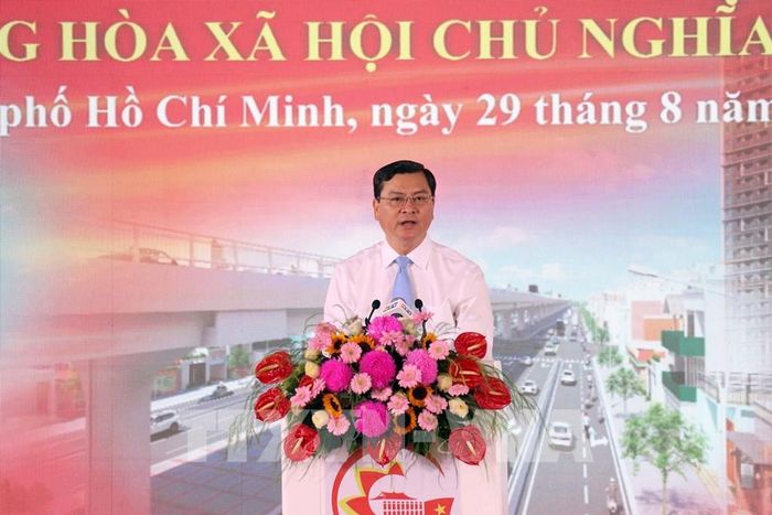 Phó Chủ tịch UBND TP Hồ Chí Minh Nguyễn Công Vinh phát biểu tại buổi lễ. Ảnh: Tiến Lực - TTXVN