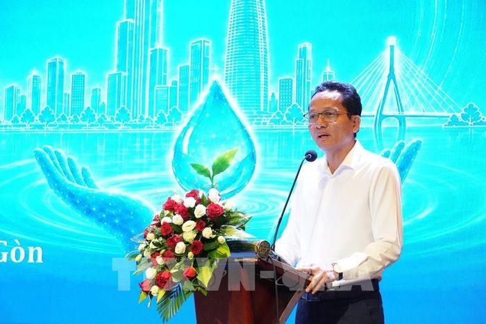Tiến sĩ Nguyễn Văn Đắng, Phó tổng giám đốc Tổng Công ty Cấp nước Sài Gòn (Sawaco) phát biểu tại hội thảo. Ảnh: Anh Tuấn - TTXVN