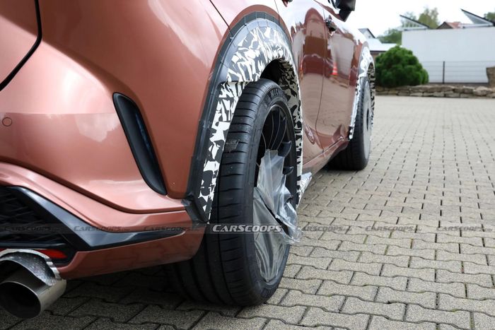Những hình ảnh rò rỉ cho thấy Lexus đang phát triển mẫu RX Morizo RR để cạnh tranh BMW X5 hay Audi RS Q8 (Ảnh: Carscoops)