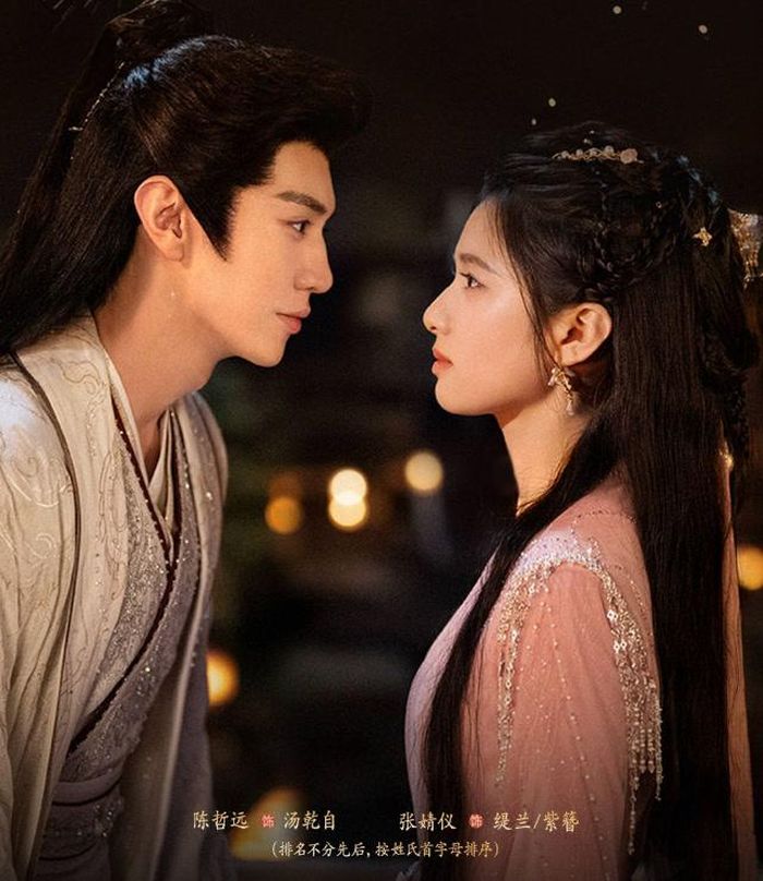 Mộng Hoa Đình gây chú ý với màn kết hợp của Trần Triết Viễn và Trương Tĩnh Nghi. Trương Tĩnh Nghi vào vai Đề Lan, công chúa Tượng Nam Quốc, còn Trần Triết Viễn đảm nhận Thiên Càn Tự, vị tướng trẻ của Đại Trinh Quốc. Sau biến cố trong cung, Đề Lan bất ngờ sở hữu năng lực nhìn thấy tương lai và gặp Thiên Càn Tự. Từ cuộc gặp định mệnh, cả hai cùng bước vào hành trình đầy hiểm nguy. Tuy nhiên, tình cảm của họ bị thử thách bởi chiến loạn, quyền lực và sự xuất hiện của Trọng Húc, người nhận ra Đề Lan giống người vợ quá cố.