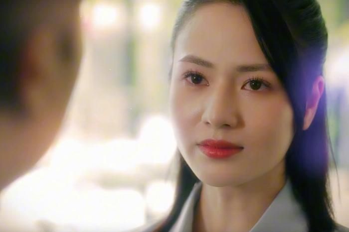 Mai cảm ơn Cương vì đã cứu mình, đồng thời mong anh cải tạo tốt, làm lại cuộc đời và trở thành người có ích cho xã hội.
