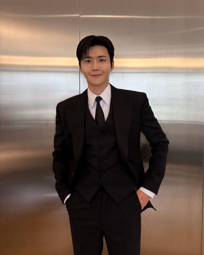 Nhiều khán giả cho rằng công ty quản lý hạn chế chỉnh sửa ảnh quá đà cho Kim Seon Ho vì dễ gây mất tự nhiên.