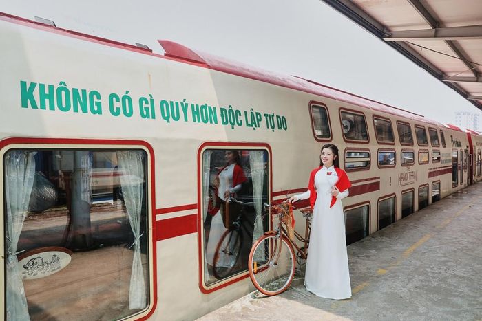 Tàu Hà Nội 5 cửa ô dịp kỷ niệm 81 năm Quốc khánh mang chủ đề "Chuyến tàu Độc lập - Chở niềm tự hào Việt Nam"