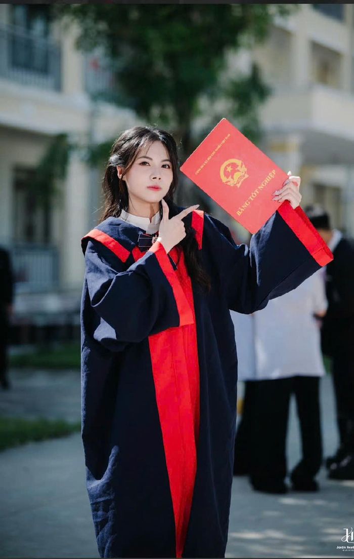 Bạn Phạm Bích Phương, thủ khoa toàn quốc Kỳ thi tốt nghiệp THPT năm 2026