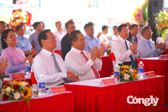 Chủ tịch UBND TP.HCM Nguyễn Văn Được dự ở điểm cầu chính.