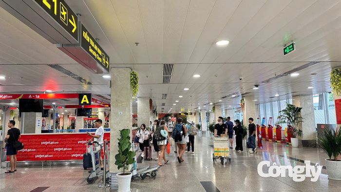 Hôm nay, Cảng Hàng không quốc tế Tân Sơn Nhất dự kiến khai thác 766 chuyến bay, phục vụ khoảng 128.259 hành khách.