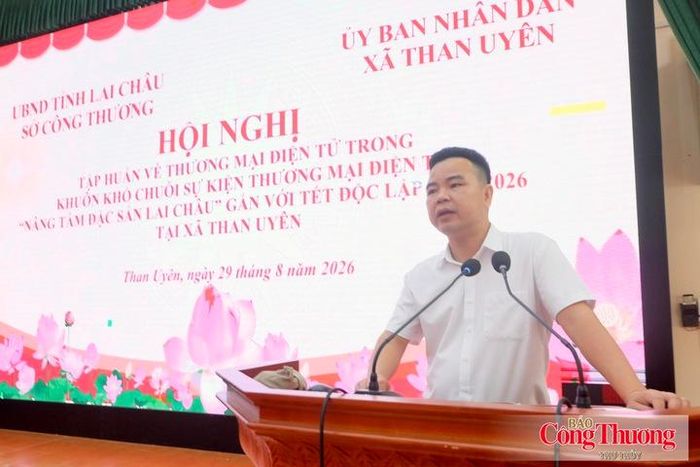 Phó Giám đốc Sở Công Thương tỉnh Lai Châu Trần Văn Hùng phát biểu tại buổi tập huấn.