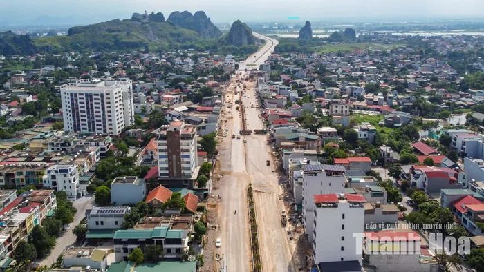 Phần còn lại của dự án, từ nút giao đường Đặng Việt Châu đến cầu Đống, các nhà thầu đang khẩn trương hoàn thiện nền đường và các hạng mục kỹ thuật.