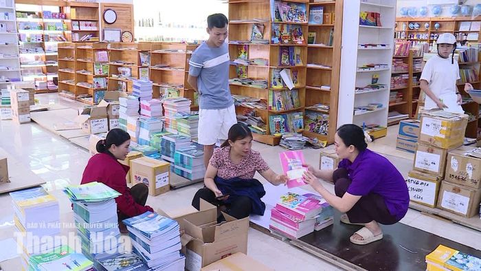 Các nhà sách thường xuyên rà soát lượng tồn, chủ động liên hệ đơn vị phát hành để bổ sung những đầu sách có nhu cầu cao.