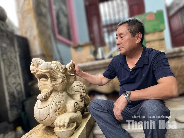 Ông Lê Thiều Hoa được tuyển chọn tham gia mài đá, chỉnh sửa đá và ghép đá trong Lăng Bác từ khi 14 tuổi.