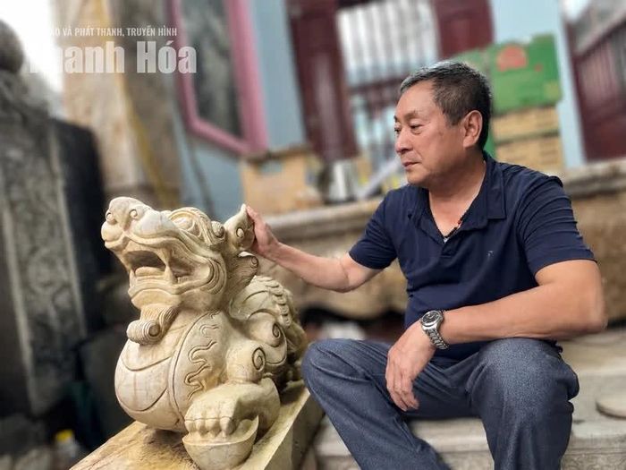 Ông Lê Thiều Hoa được tuyển chọn tham gia mài đá, chỉnh sửa đá và ghép đá trong Lăng Bác từ khi 14 tuổi.