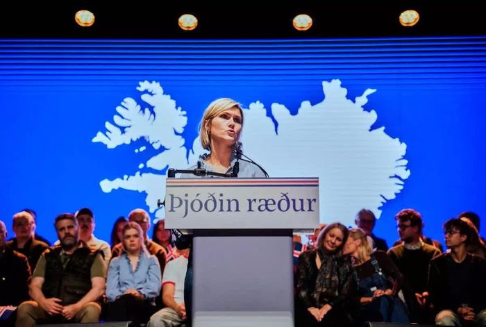 Thủ tướng Iceland Kristrún Frostadóttir phát biểu tại một sự kiện công cộng về cuộc trưng cầu ý dân liên quan đến việc nối lại đàm phán gia nhập Liên minh châu Âu (EU), tại Reykjavik, Iceland, ngày 26/8/2026. Ảnh: AP.