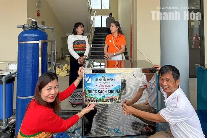 “Với phụ huynh vùng biên, ngôi trường mới không chỉ khang trang, kiên cố mà còn là niềm mong mỏi về một môi trường học tập an toàn, đầy đủ hơn cho con em. Với học sinh, đó là niềm mong chờ ngày được học tập trong những lớp học mới, khang trang”, thầy Khoa chia sẻ.