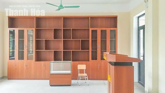 Khu nhà hành chính, quản trị dành cho Ban Giám hiệu và giáo viên nhà trường đã hoàn thành. Các trang thiết bị phục vụ công tác dạy và học bên trong các lớp đã hoàn tất.