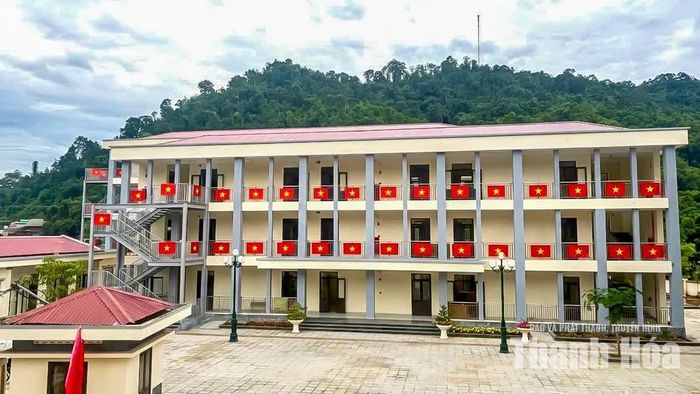 Theo lãnh đạo UBND xã Tam Thanh, Trường Nội trú Tiểu học và THCS Tam Thanh là một trong những công trình giáo dục trọng điểm tại khu vực biên giới Thanh Hóa. Ngôi trường góp phần cải thiện điều kiện dạy và học, nâng cao chất lượng giáo dục cho học sinh địa phương.