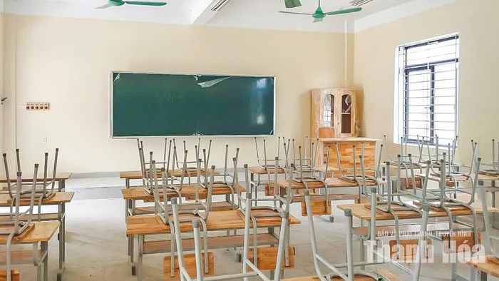 Thầy giáo Hà Văn Khoa, Hiệu trưởng Trường Nội trú Tiểu học và THCS Tam Thanh cho biết, cán bộ, giáo viên, học sinh nhà trường đều phấn khởi, mong chờ ngày được chuyển về ngôi trường mới.