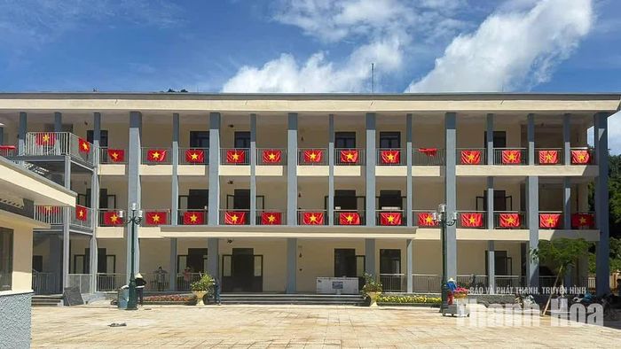 Trung tá Bùi Quốc Quân, Chỉ huy trưởng công trường cho biết, các khu lớp học và nhà hành chính quản trị đã hoàn tất 100% khối lượng thi công.