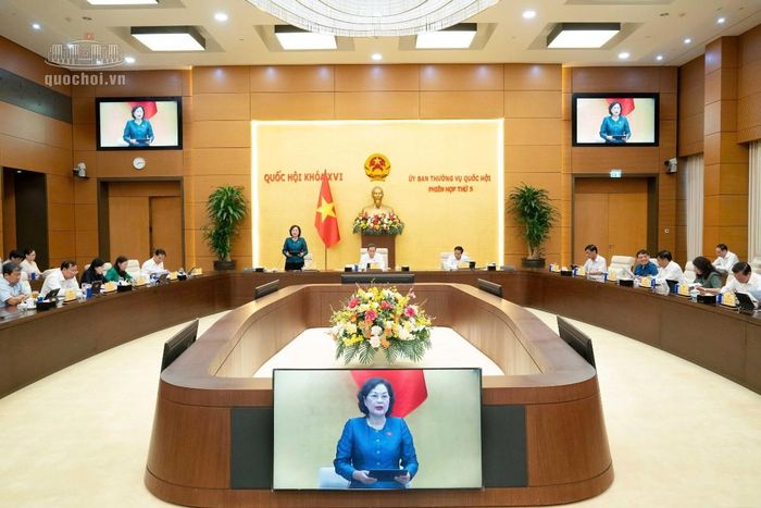 Phó Chủ tịch Quốc hội Nguyễn Thị Hồng kết luận nội dung thảo luận. Ảnh:quochoi.vn.