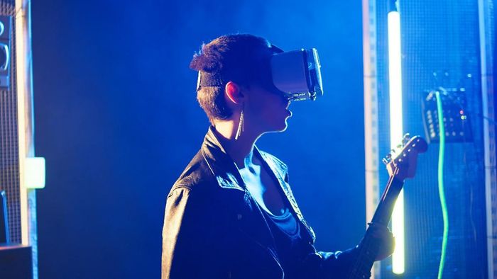 Concert VR xóa nhòa khoảng cách địa lý, đưa khán giả đến gần thần tượng hơn bao giờ hết. Ảnh: Magnific
