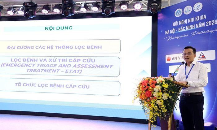  Bác sĩ Bệnh viện Nhi Hà Nội giới thiệu chuyên đề lọc bệnh cấp cứu trẻ em. 