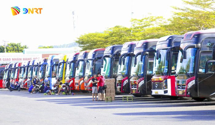 Một số nhà xe chủ động tăng chuyến. Ảnh: KHÁNH NGÂN
