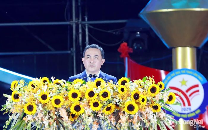 Ủy viên Ban Thường vụ Thành ủy, Phó Chủ tịch UBND thành phố Lê Trường Sơn, Trưởng ban Chỉ đạo Đại hội Thể dục thể thao thành phố Đồng Nai lần thứ I năm 2026 phát biểu khai mạc đại hội. Ảnh: Huy Anh
